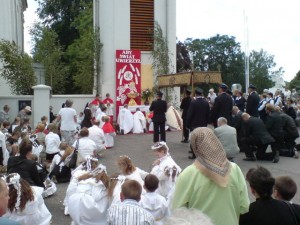 Ostatni ołtarz na Placu Jana Pawła II, podczas dzisiejszej procesji Bożego Ciała w Więcborku