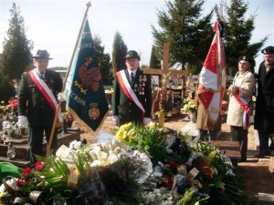 Mieszkańcy Więcborka czkają 50 lat na chodnik parking i szalet przy cmentarzu komunalnym w Więcborku