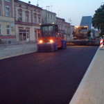 Nowy asfalt na więcborskim Rynku. foto Tomasz Bracka