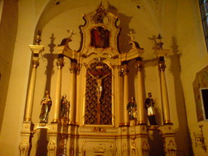 Ołtarz główny więcborskiego kościoła katolickiego po remoncie. foto Tomasz Bracka 