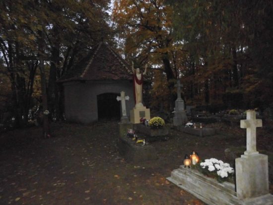 Dzień Zaduszny na cmentarzu Parafialnym i komunalnym w Więcborku. foto Tomasz Roman Bracka
