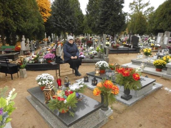 Dzień Zaduszny na cmentarzu Parafialnym i komunalnym w Więcborku. foto Tomasz Roman Bracka