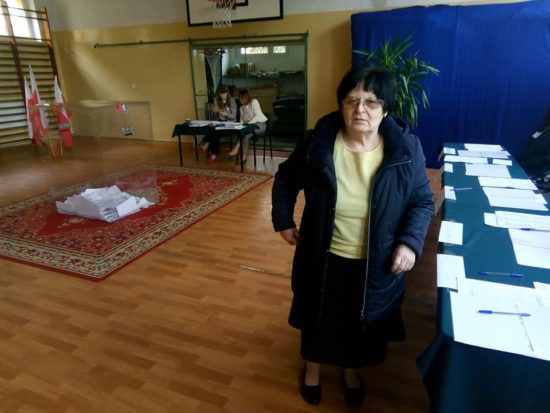 Moje dzisiejsze głosowanie w Więcborku z mamą w dniu mamy, foto Tomasz Roman Bracka Gazeta Więcborska — w: Więcbork