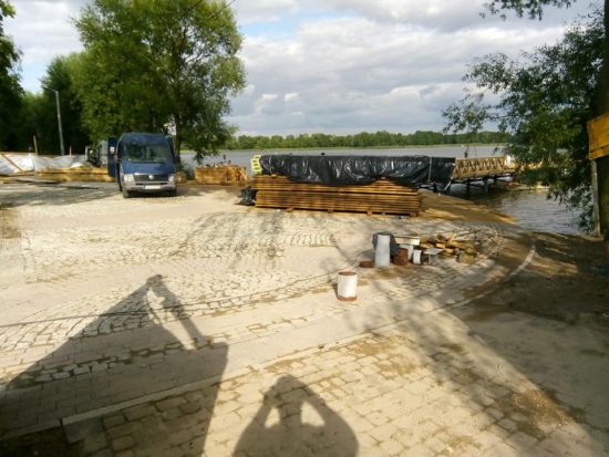 Dobiega końca budowa molo przy promenadzie w Więcborku - foto Tomasz Roman Bracka