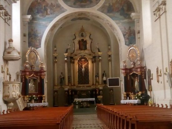Cudowny Ołtarz Matki Boskiej Królowej Więcborskiej w więcborskim kościele katolickim został odrestaurowany i zamontowany - foto - Tomasz Roman Bracka