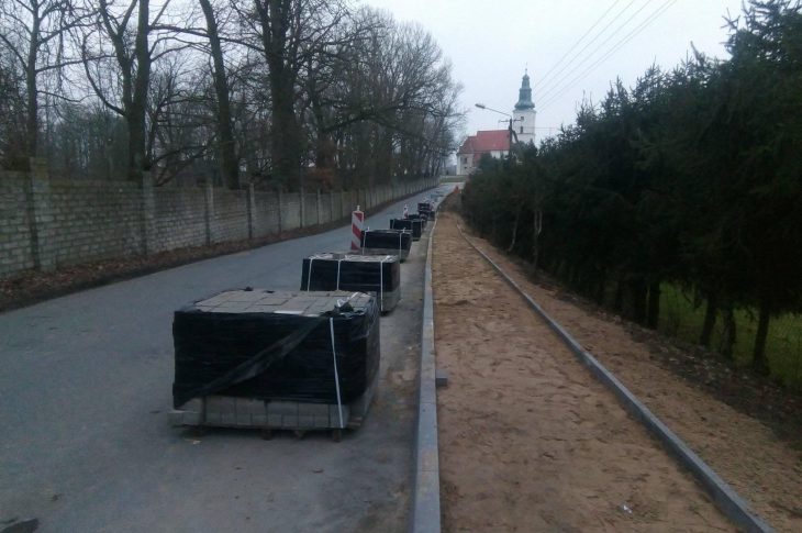 Budowa chodników we wsi Runowo Krajeńskie gmina Więcbork - foto Tomasz Roman Bracka