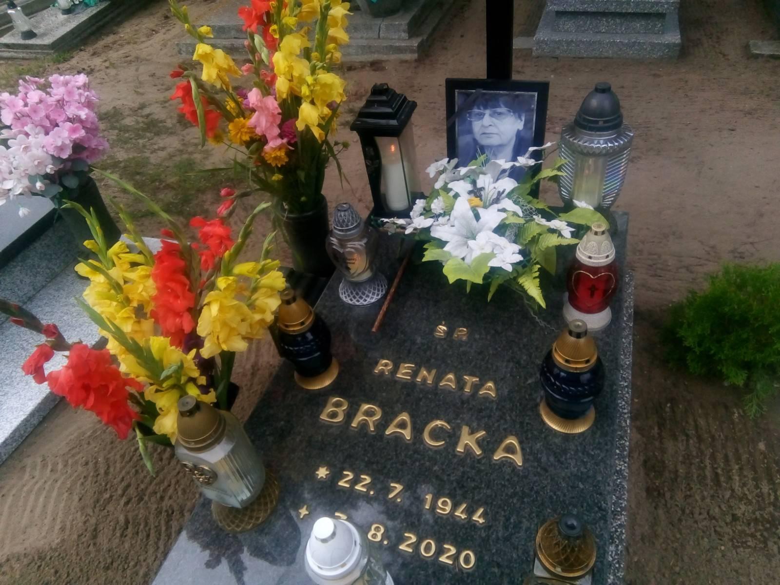 Dziś 7 sierpnia 2021 r. o godz. 8, 16 minęła 1 rocznica śmierci mojej ukochanej Mamy ś.p. Renaty Bracka, która zmarła w więcborskim szpitalu i spoczywa na cmentarzu komunalnym w Więcborku, gdzie obecnie się znajduję – syn Tomasz Roman Bracka 