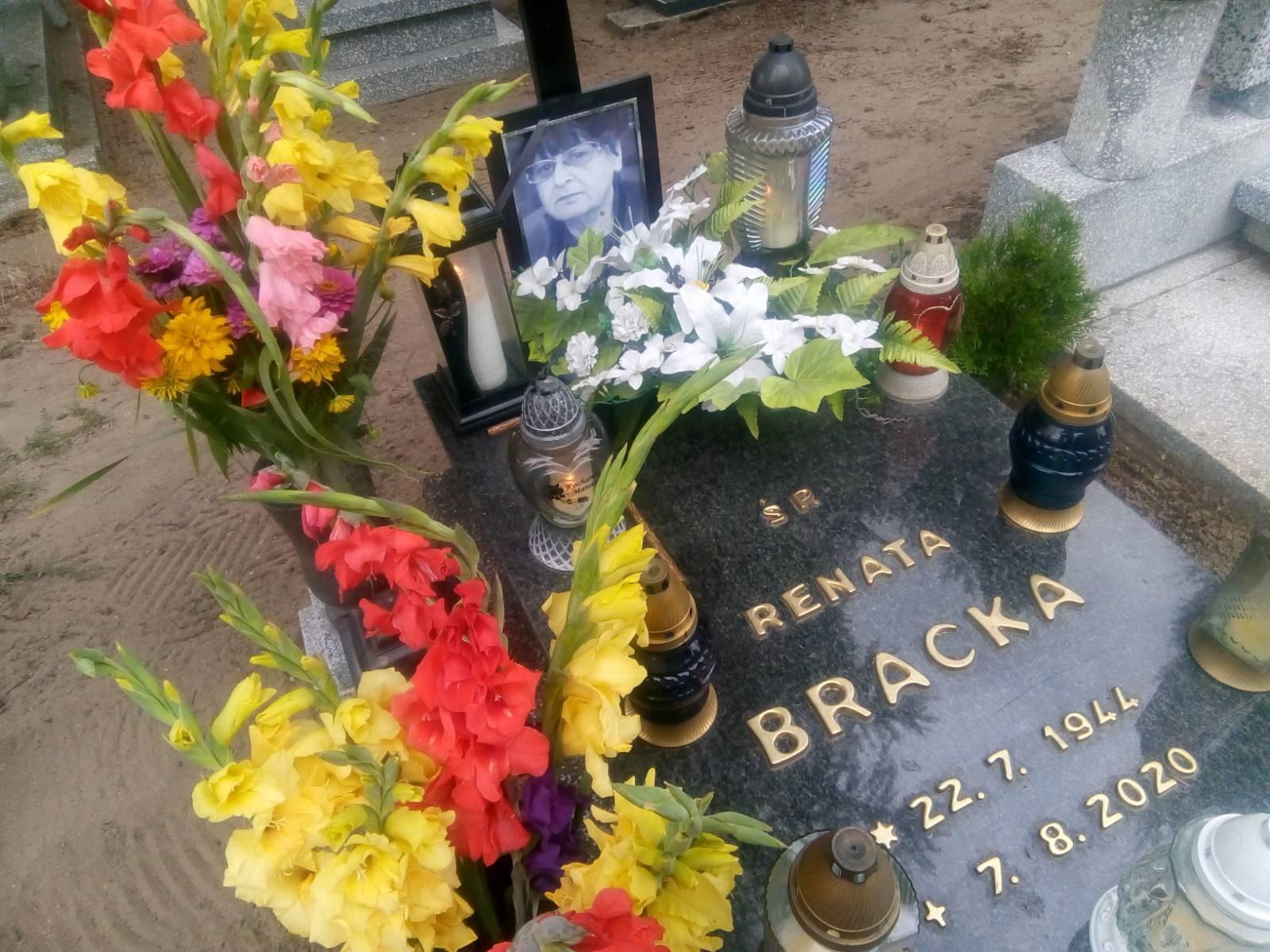Dziś 7 sierpnia 2021 r. o godz. 8, 16 minęła 1 rocznica śmierci mojej ukochanej Mamy ś.p. Renaty Bracka, która zmarła w więcborskim szpitalu i spoczywa na cmentarzu komunalnym w Więcborku, gdzie obecnie się znajduję – syn Tomasz Roman Bracka 