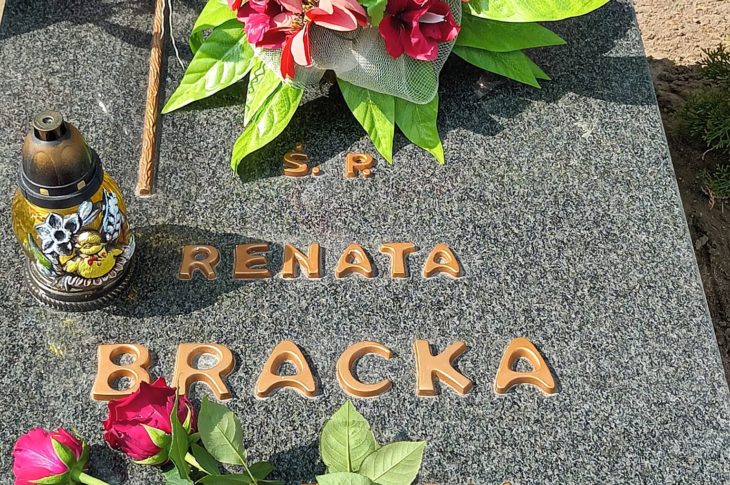 Dziś mija 22 miesięcznica przedwczesnej śmierci mojej Mamy ś.p. Renaty Bracka, Którą teraz odwiedziłem w miejscu spoczynku na Cmentarzu Komunalnym w Więcborku. Tomasz Roman Bracka