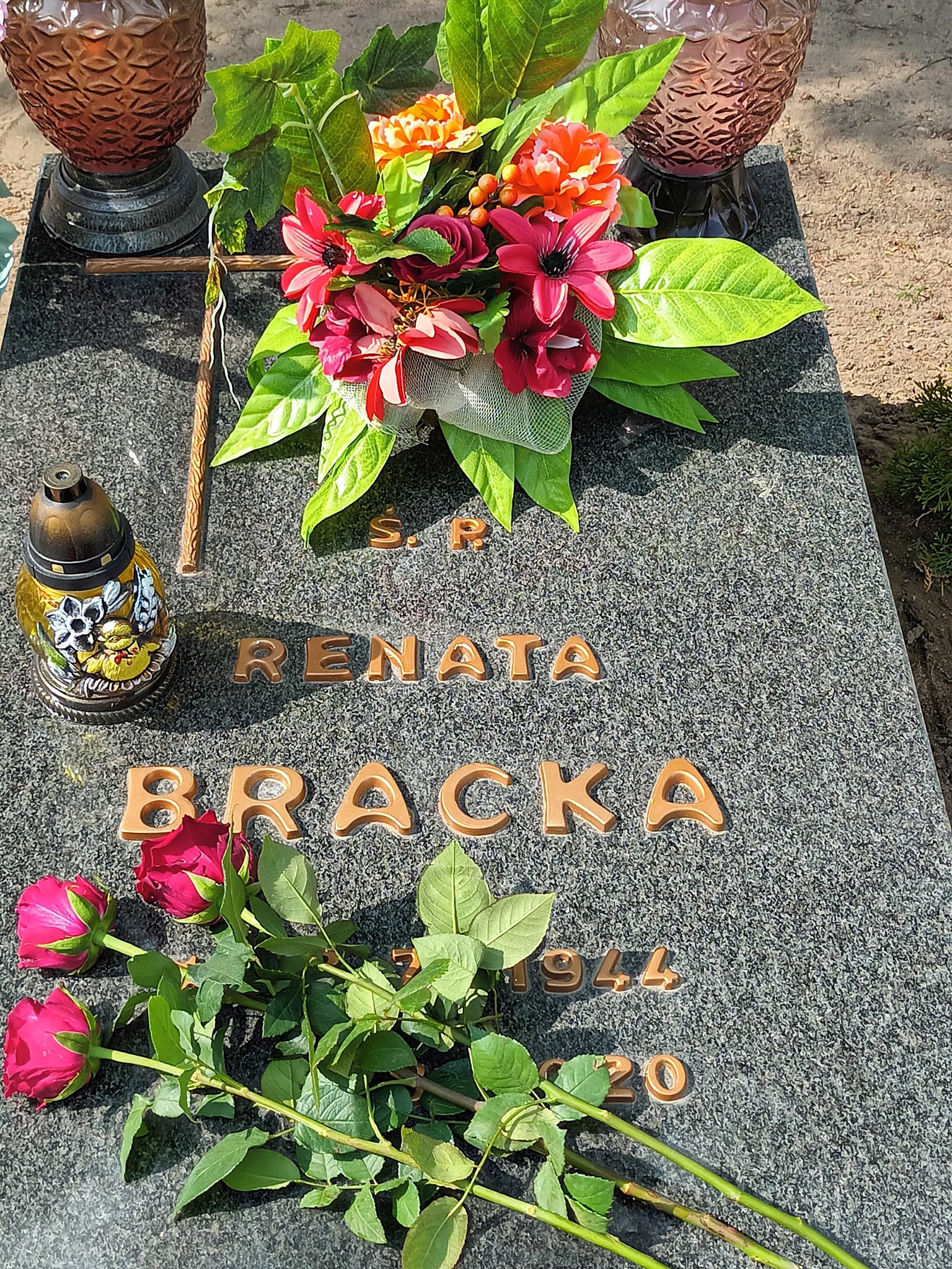 Dziś mija 22 miesięcznica przedwczesnej śmierci mojej Mamy ś.p. Renaty Bracka, Którą teraz odwiedziłem w miejscu spoczynku na Cmentarzu Komunalnym w Więcborku. Tomasz Roman Bracka