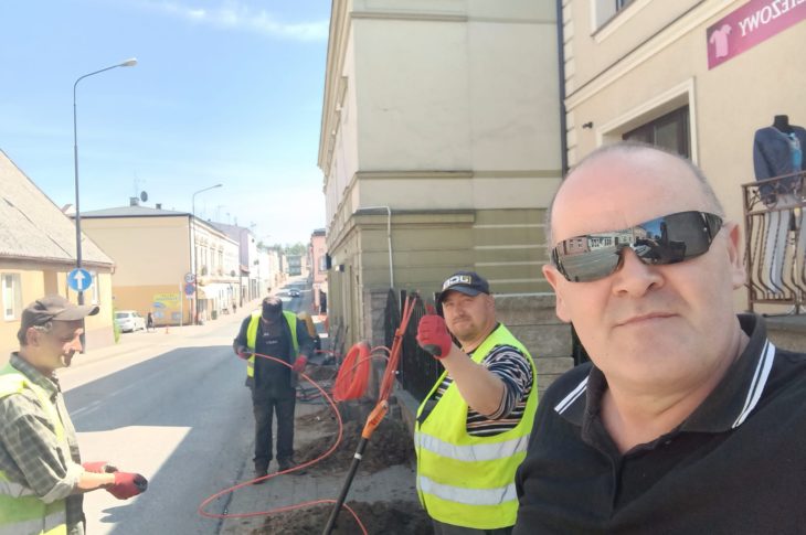Trwa budowa setek kilometrów światłowodów w mieście i gminie Więcbork wraz z budową sieci 5G - Tomasz Roman Bracka