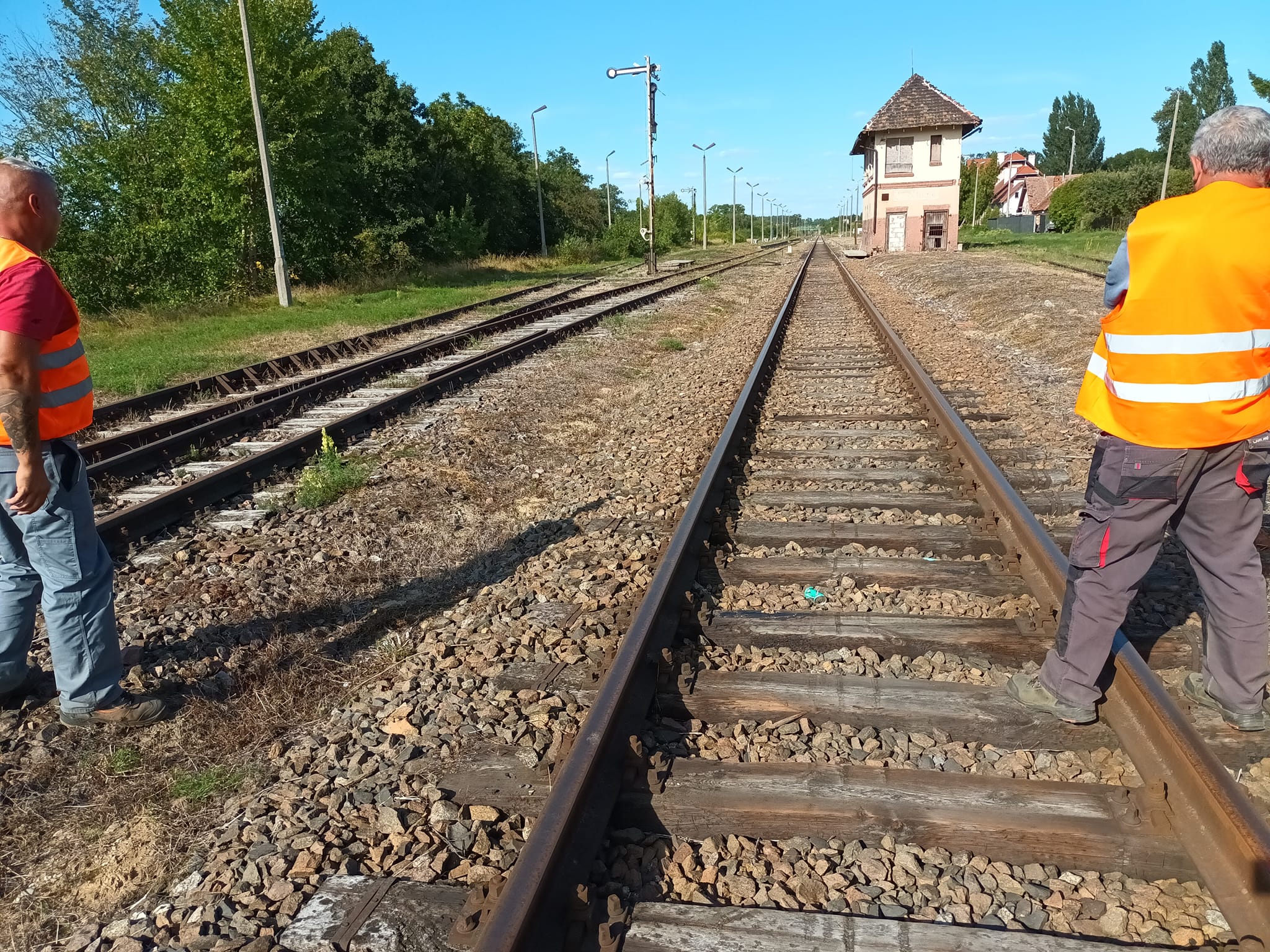 Witam Państwa z wywalczonej przeze mnie w Zarządzie PKP PLK SA w Warszawie rewitalizacji linii kolejowej nr 281 i stacji PKP Więcbork na której teraz jestem. Tomasz Roman Bracka