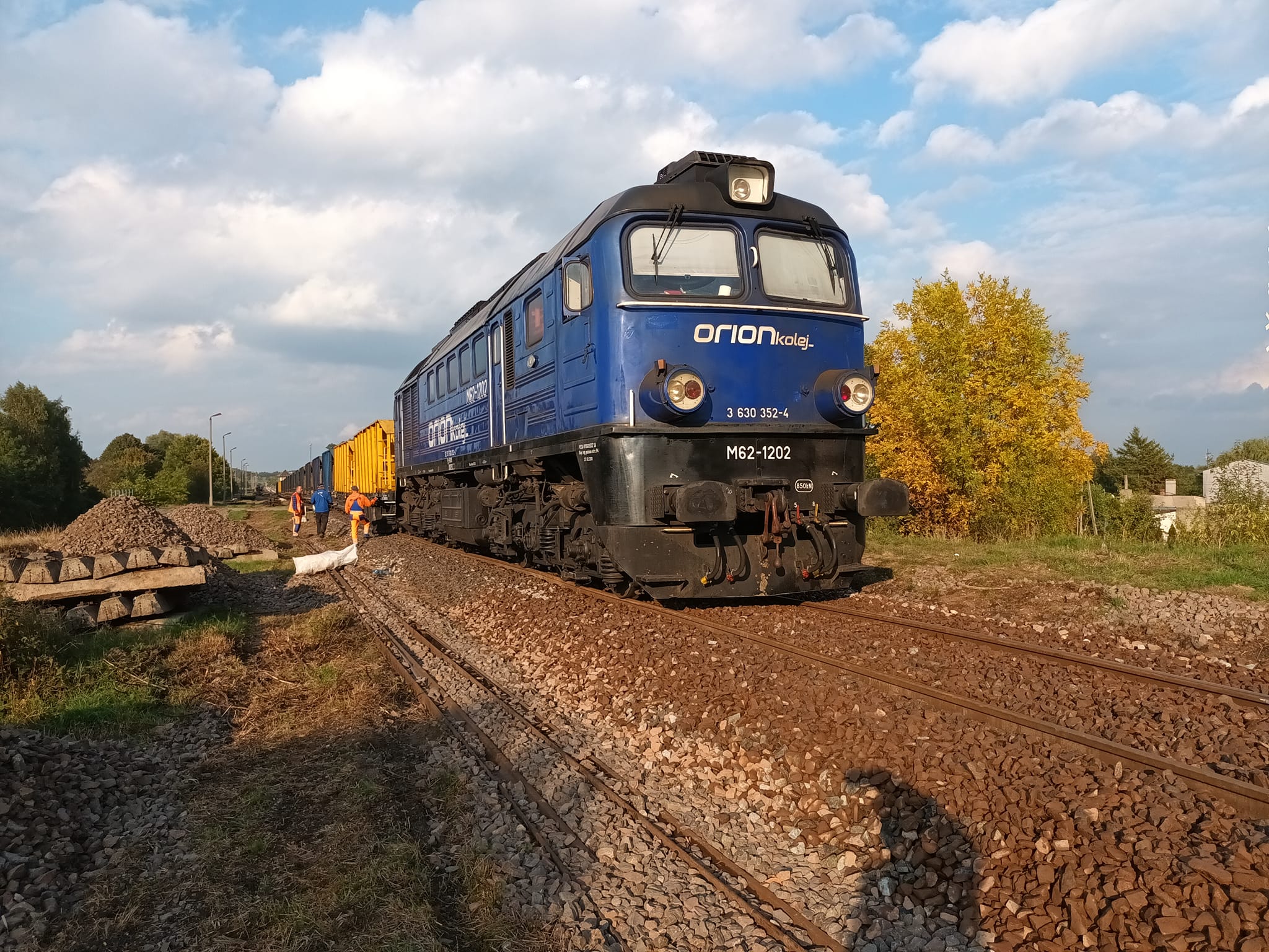 Pierwszy pociąg towarowy po rewitalizacji LK 281 wjechał dziś na 135 letnią stacje PKP Więcbork. foto - Tomasz Roman Bracka