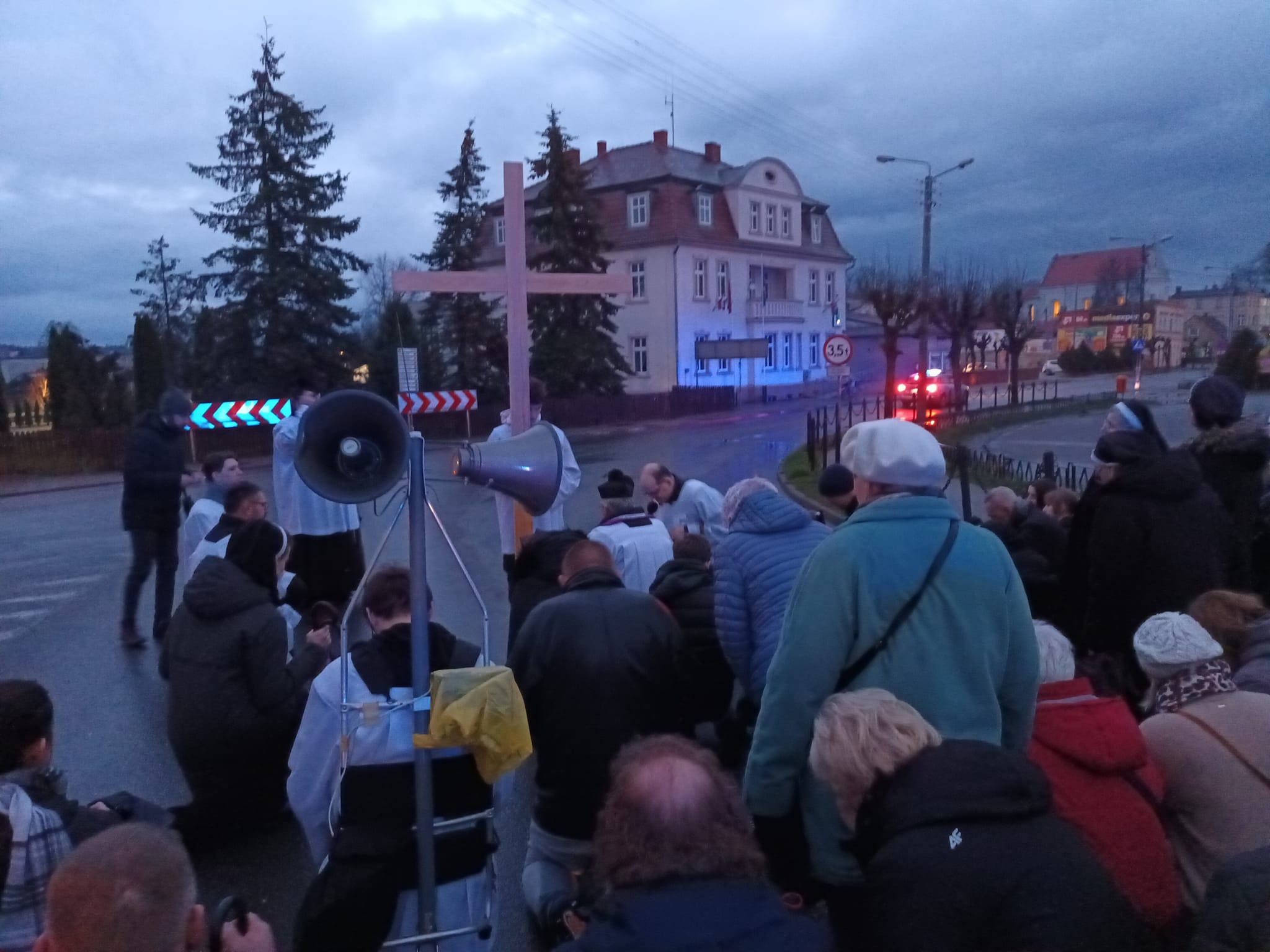 Droga Krzyżowa przeszła dziś ulicami Więcborka. Photo - Tomasz Roman Bracka