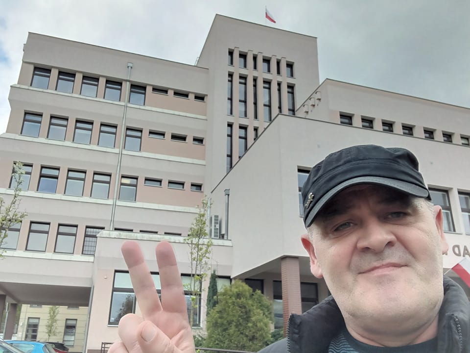 Mój maraton sądowy dobiegł końca z ostatnim zwycięskim Wyrokiem SR w Bydgoszczy z dnia 26. 04. 2023 r. gdzie wygrałem wszystko co miałem wygrać, walcząc o to 25 lat w Sądach RP z SN włącznie oraz w Europejskim Trybunale Praw Człowieka w Strasbourgu, gdzie też wygrałem prawie 600 spraw w tym 5 moich i mojej Mamy Renaty Bracka