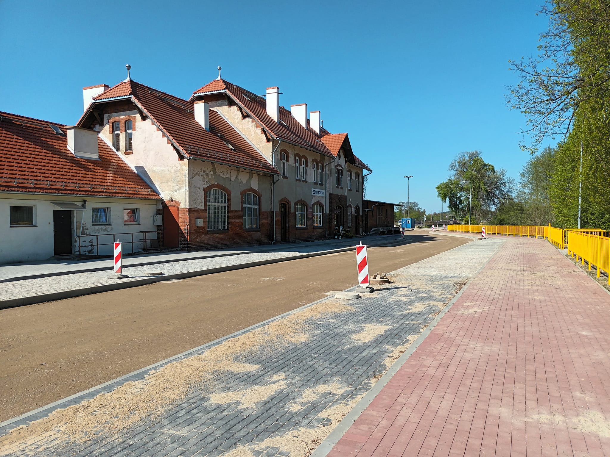 Dobiega końca przebudowa ulicy Dworcowej w Więcborku w tym tygodniu zostanie wylany nowy asfalt w trzech warstwach. Otwarcie ulicy Dworcowej dla ruchu pieszego i kołowego nastąpi w maju