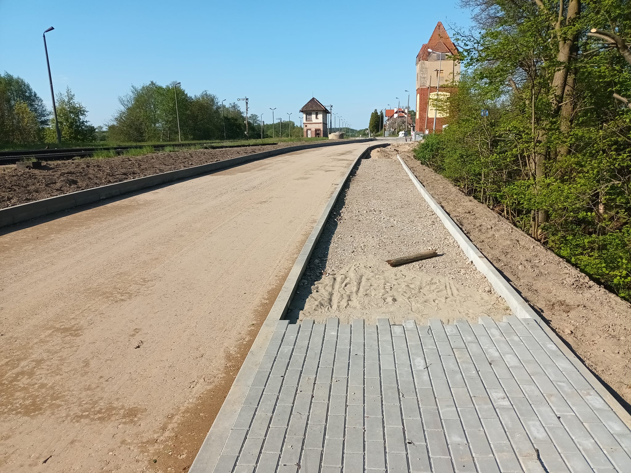Dobiega końca przebudowa ulicy Dworcowej w Więcborku, obecnie wylewany jest nowy asfalt w trzech warstwach - Photo - Tomasz Roman Bracka