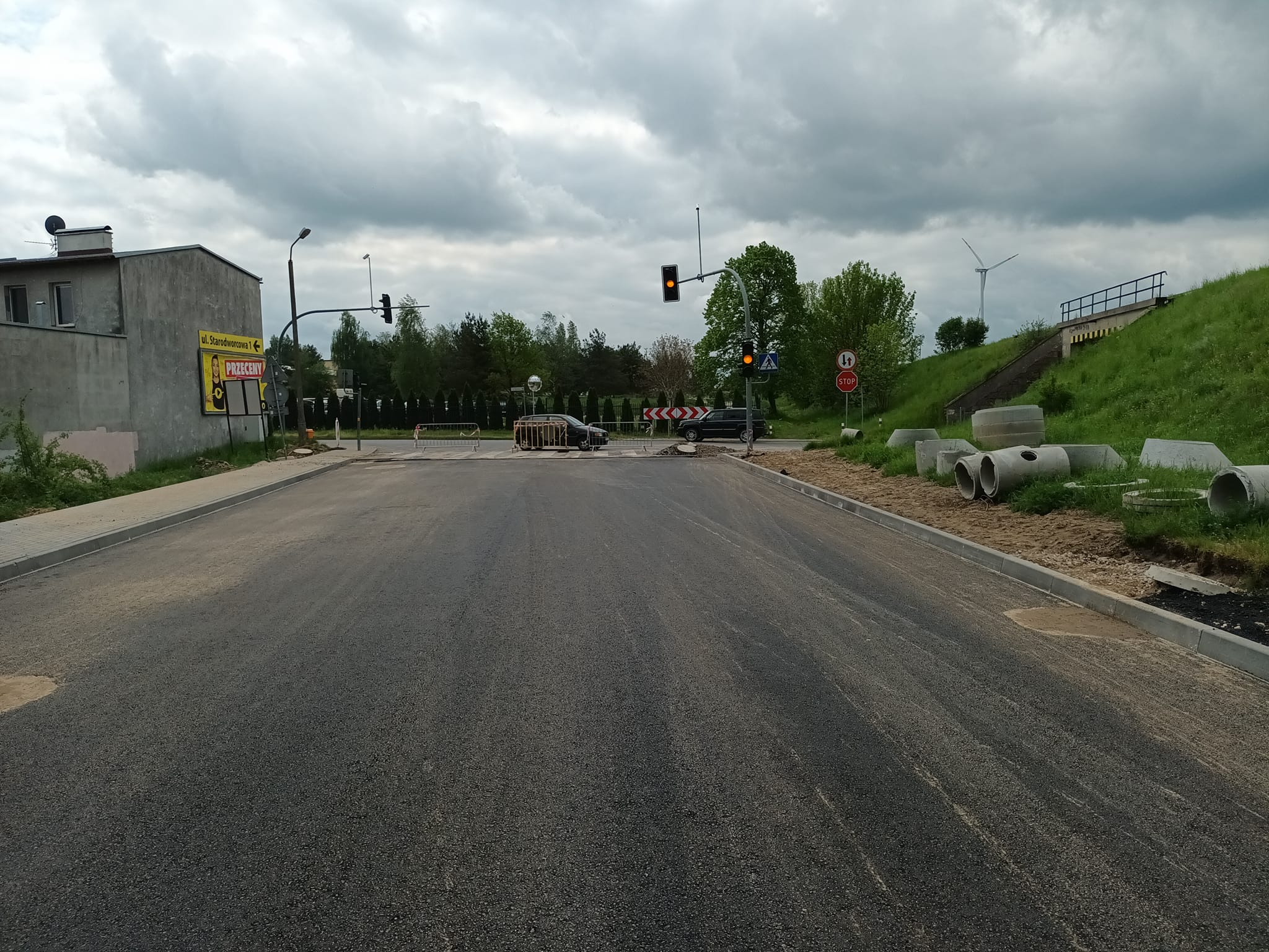 Dobiega końca przebudowa ulicy Dworcowej w Więcborku, obecnie wylewany jest nowy asfalt w trzech warstwach - Photo  Tomasz Roman Bracka