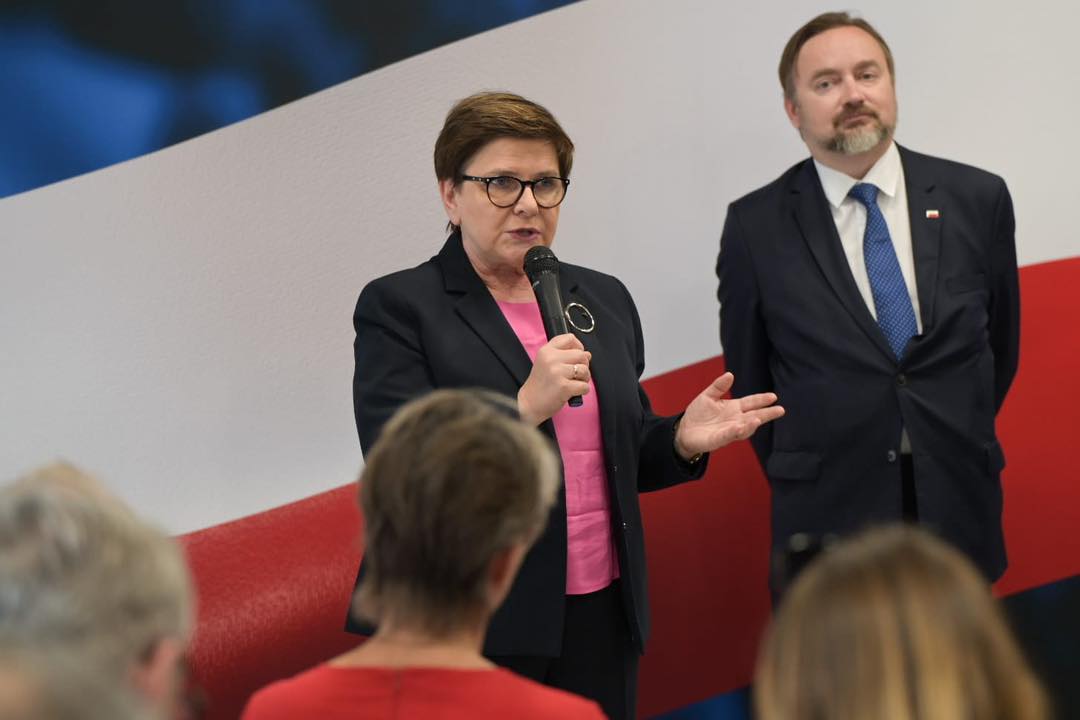 Premier Beata Szydło i Szef Kancelarii Prezydenta RP Paweł Szot spotkali się dziś z mieszkańcami Więcborka na konwencji wyborczej Prawa i Sprawiedliwości
