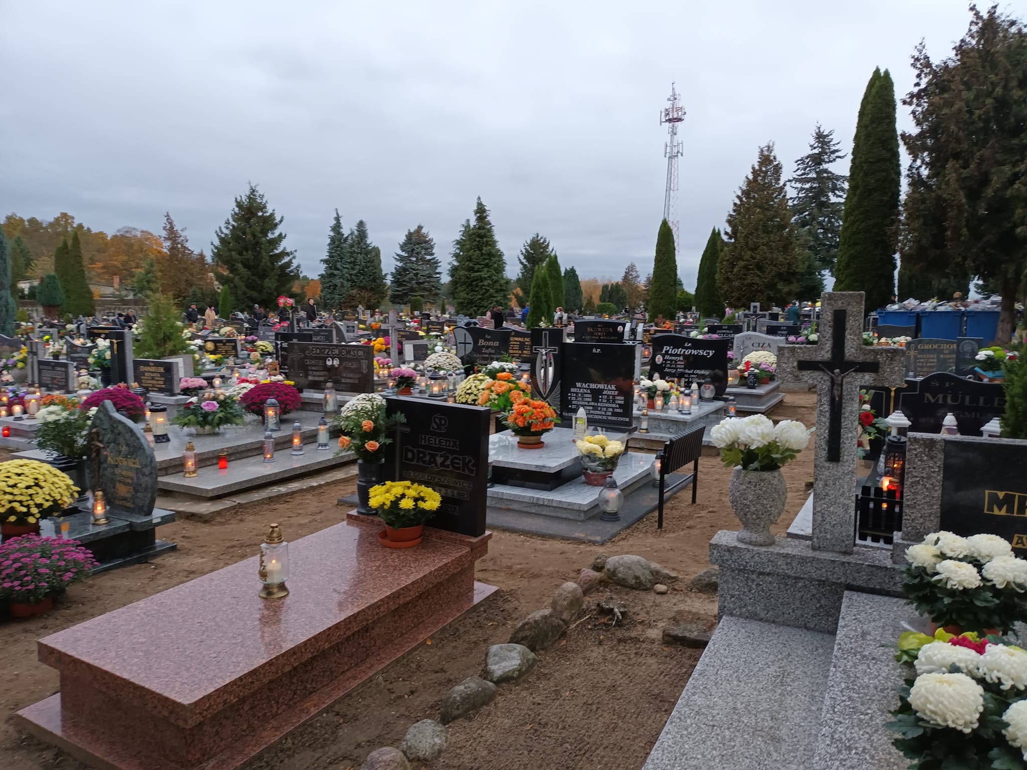 Wszystkich Świętych AD 2023 na Cmentarzu Komunalnym w Więcborku Tomasz Roman Bracka